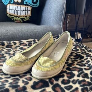 Ernie’s plus size 8 comfort mini wedges.  Floral light green pattern